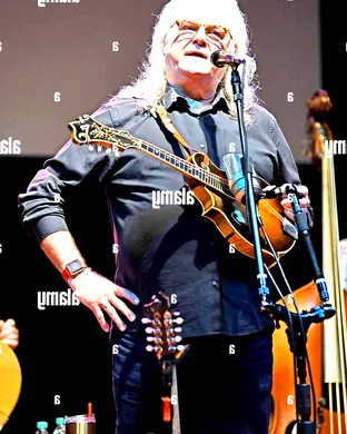 Ricky Skaggs & Kentucky Thunder Christmas